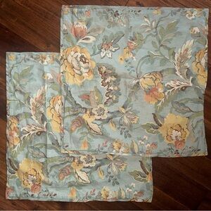 Pottery Barn 55% Linen, 45% Cotton Blue Floral King Duvet Cover & 2 Euro Shams.